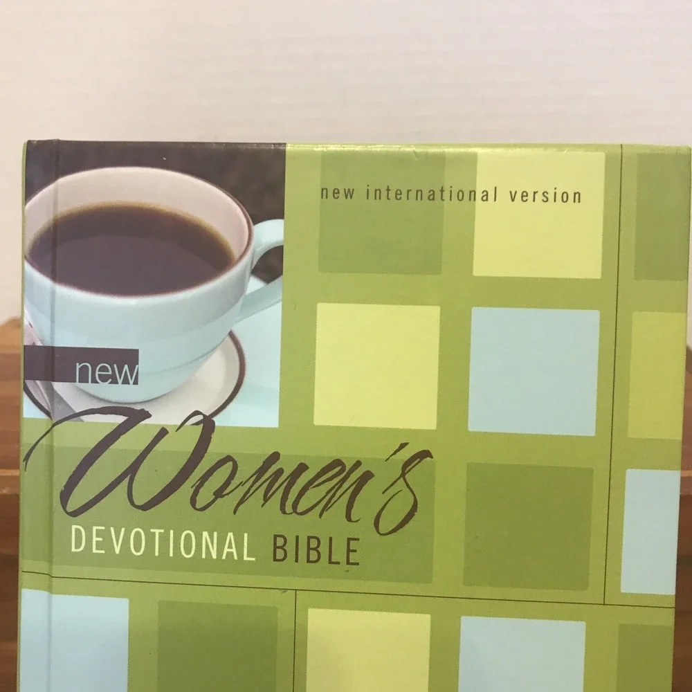 Womens Devotional Bible, Isbn 0-310-93613-6,‎ USA Printed, 2006, Hardcover Book